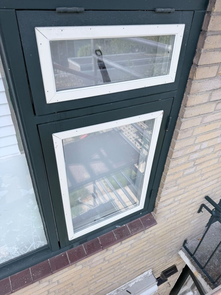 Dakkapel en gevelkozijnen met nieuw HR++ glas en witte glaslatten in Castricum
