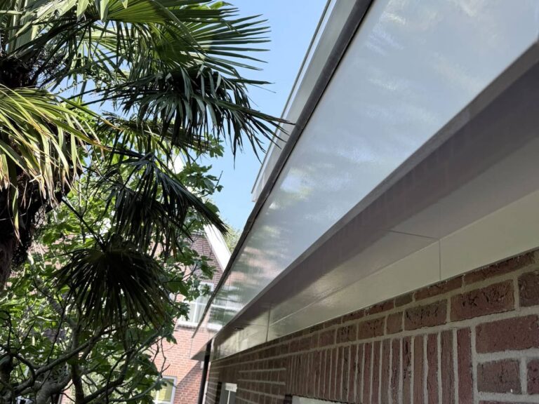 Buitenschilderwerk in Castricum door Damming Onderhoud: boeidelen, topgevel en kozijnen